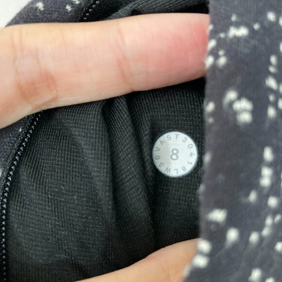 Lululemon Black White Dot Run Briskly Quarter Zip Pullover Top size 8 Athletic - Picture 8 of 12
